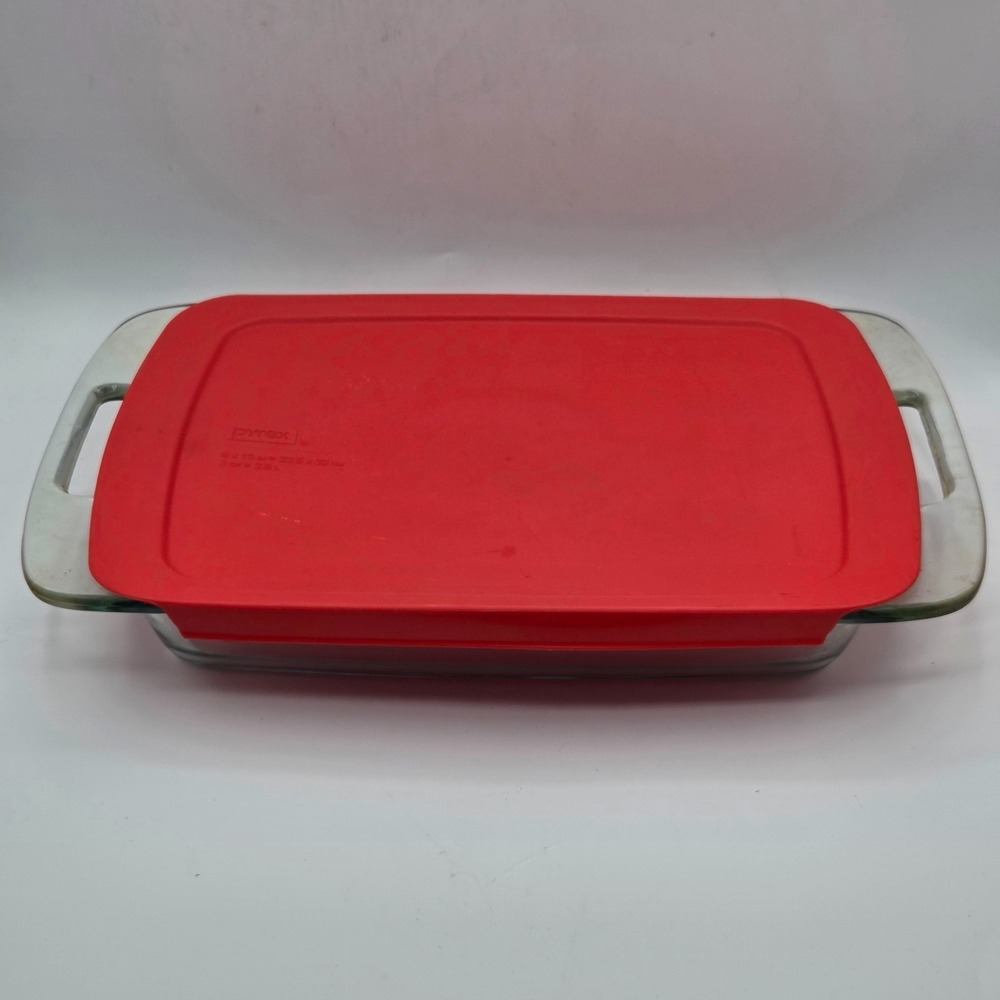 Pyrex C233 Glass 9x13 Easy Grab Handles 3 Quart Casserole Pan with Red Lid